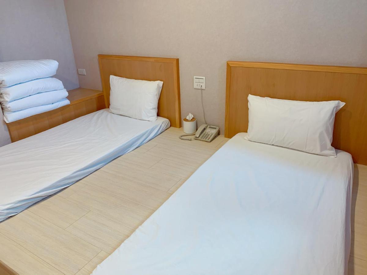 Xdz Hotel Taipei Bagian luar foto
