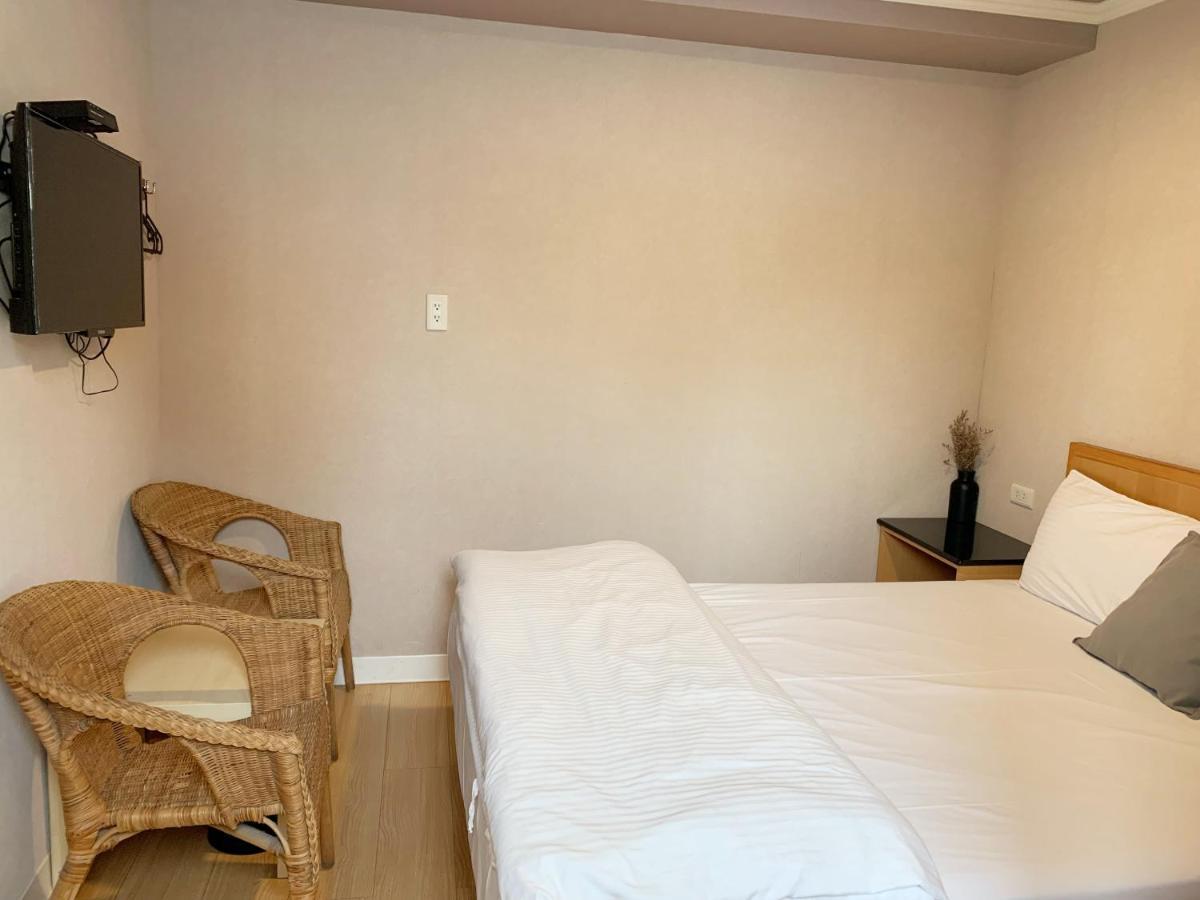 Xdz Hotel Taipei Bagian luar foto